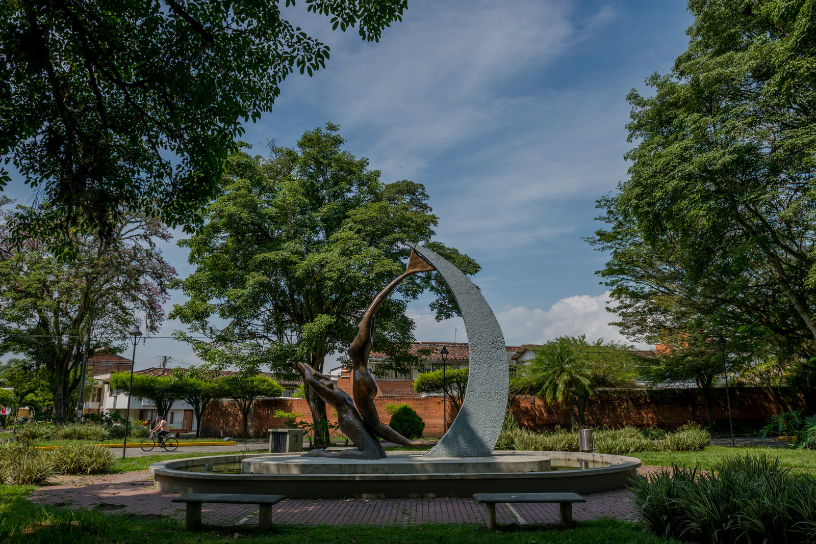 Monumento Sueños de Libertad Artistas Luis Carlos Jaramillo y Beatriz Bolívar Cartago